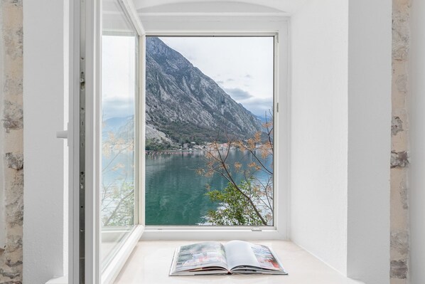 Interior - Sponza House - Three Bedroom Villa, Sleeps 7 (Orahovac)