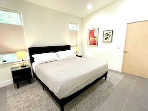 3 habitaciones, tabla de planchar con plancha, wifi y ropa de cama 