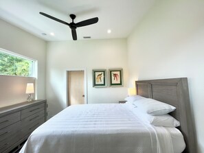 3 bedrooms, iron/ironing board, WiFi, bed sheets - New Historic Fernandina Beach Island Mid-Century Bungalow -30 day required (Fernandina Beach)