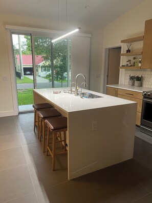 Mikrowelle, Ofen, Herdplatte, Geschirrspüler