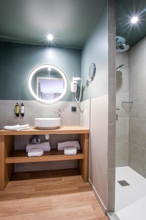 Shower - Wifi, 10m from ski slopes, swimming pool, sauna, tv, 27m², Les 2 Alpes (Les Deux Alpes)