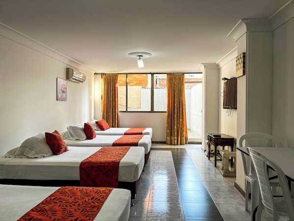 ห้องสแตนดาร์ดสตูดิโอสวีท | เครื่องนอนป้องกันสารก่อภูมิแพ้, ตู้นิรภัยในห้องพัก, เตารีด/โต๊ะรีดผ้า