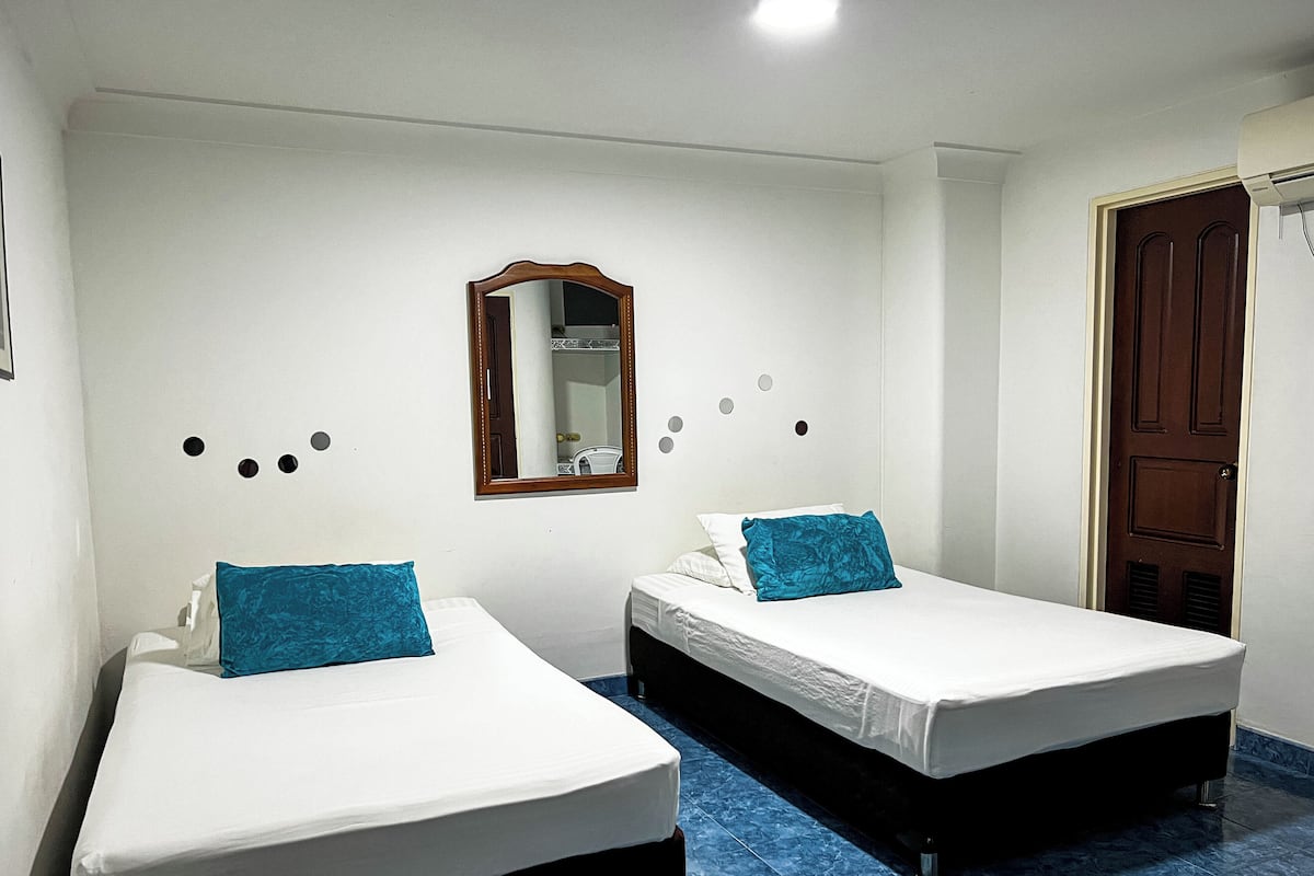 Phòng đôi hoặc 2 giường đơn Deluxe, ban công | Bộ đồ giường kháng dị ứng, két bảo mật tại phòng