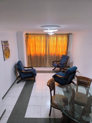 スタンダード スタジオスイート | 低刺激性寝具、セーフティボックス (室内)、アイロン / アイロン台、WiFi (無料)