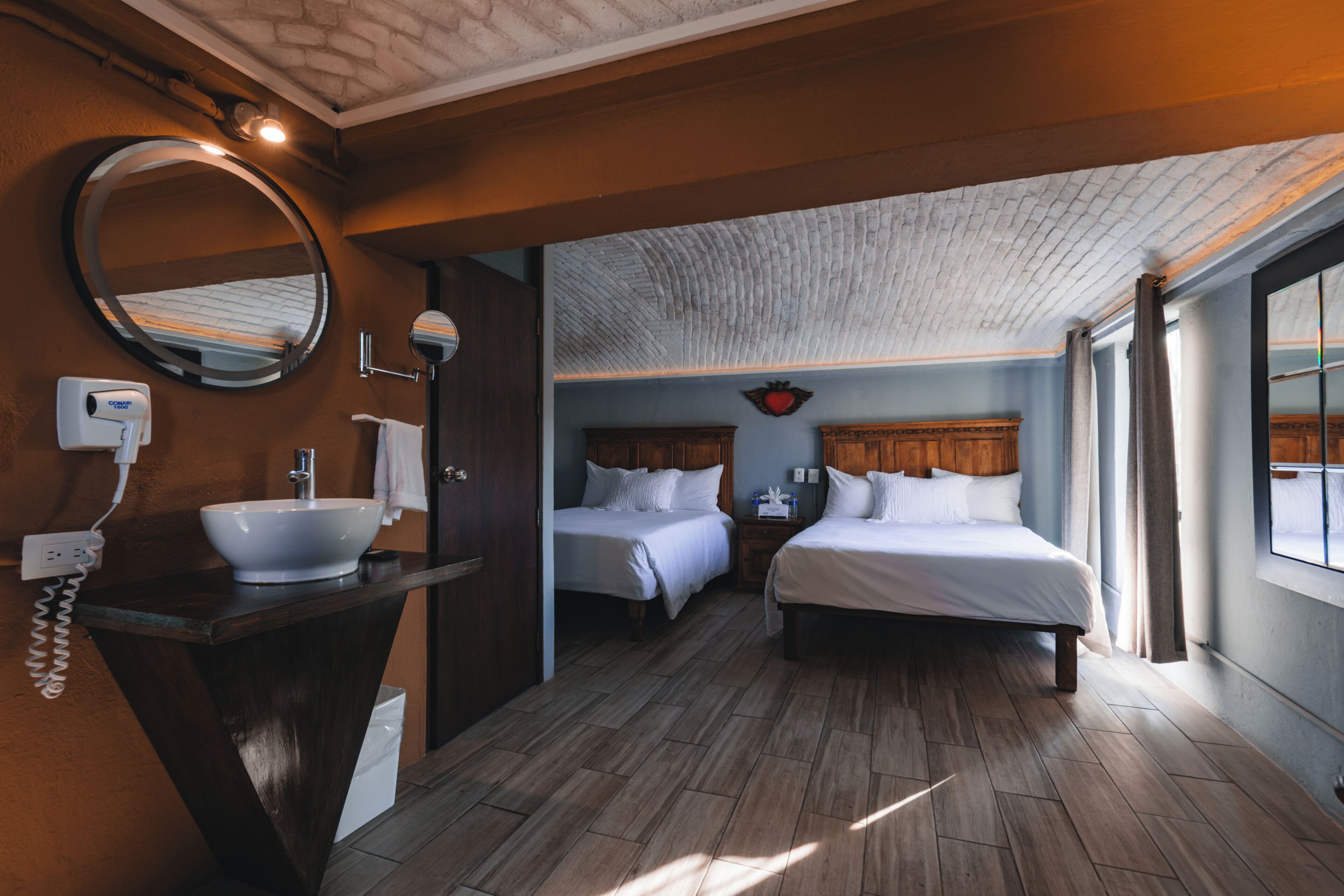 Deluxe-Doppelzimmer, 2 Doppelbetten | Kostenloses WLAN, Bettwäsche