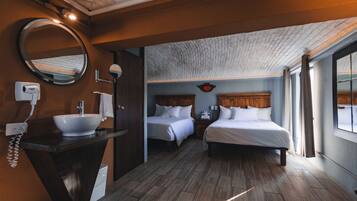 Deluxe-Doppelzimmer, 2 Doppelbetten | Kostenloses WLAN, Bettwäsche