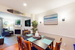 Dining - Golf course-view condo with beach access, on-site pool/tennis, & private patio (Hilton Head)