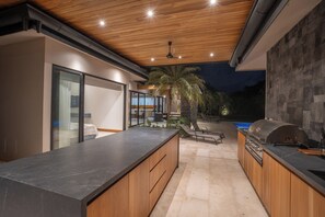 Terrace/patio - Spacious & Modern 5-bedroom villa in Hacienda Pinilla (Pinilla)