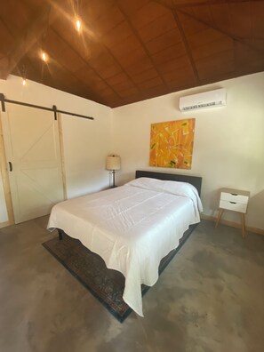 1 bedroom, WiFi, bed sheets - Cozy studio in fabulous Seminole Heights, Tampa with WiFi, AC (Tampa)