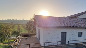 A building with a tiled roof and a balcony. - Gite facing the Vercors (Marches)