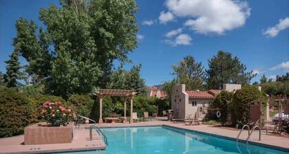 Eclectic Desert Charm Stay, Hot Tub, Pool & Trails