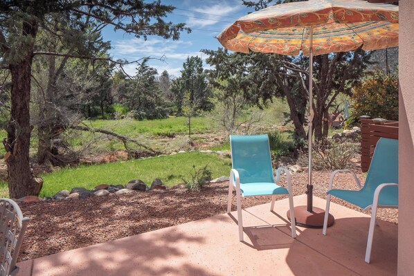 Terrace/patio - Myrinn– Red Rock Bliss, Trails & Stargazing Awaits (Sedona)