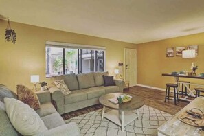 TV - Myrinn– Poolside Bliss, Trails Await in Top Locale (Sedona)