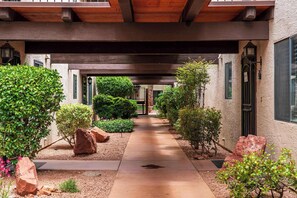 Property grounds - Myrinn–Trailside Retreat, Fire Pit, Hot Tub Relax (Sedona)