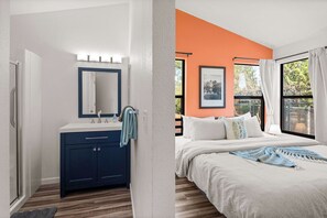 4 bedrooms, desk, iron/ironing board, travel crib