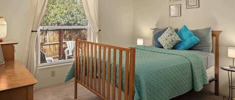 4 bedrooms, desk, iron/ironing board, travel crib