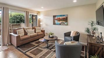 Een televisie en een kantoor