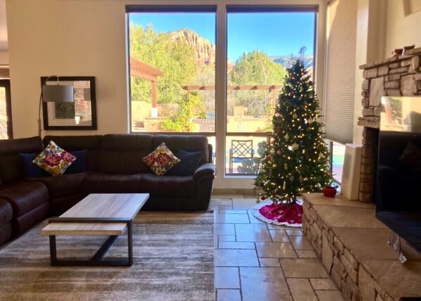 TV, offices - Myrinn - Red Rock Views, Pool & Family Oasis Stay! (Sedona)