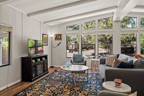 TV, peis og kontorer