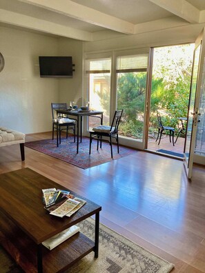 TV, offices - Myrinn- Sedona Sunset Hideaway w/ Trails & Shops Nearby (Sedona)