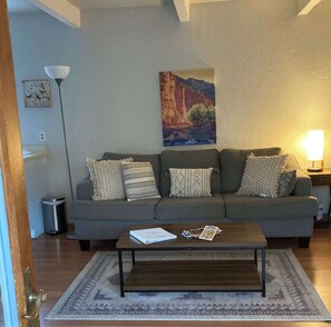 TV, offices - Myrinn- Sedona Sunset Hideaway w/ Trails & Shops Nearby (Sedona)