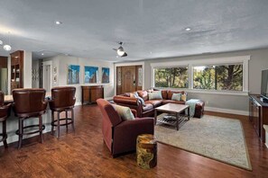 Televisión y oficina 