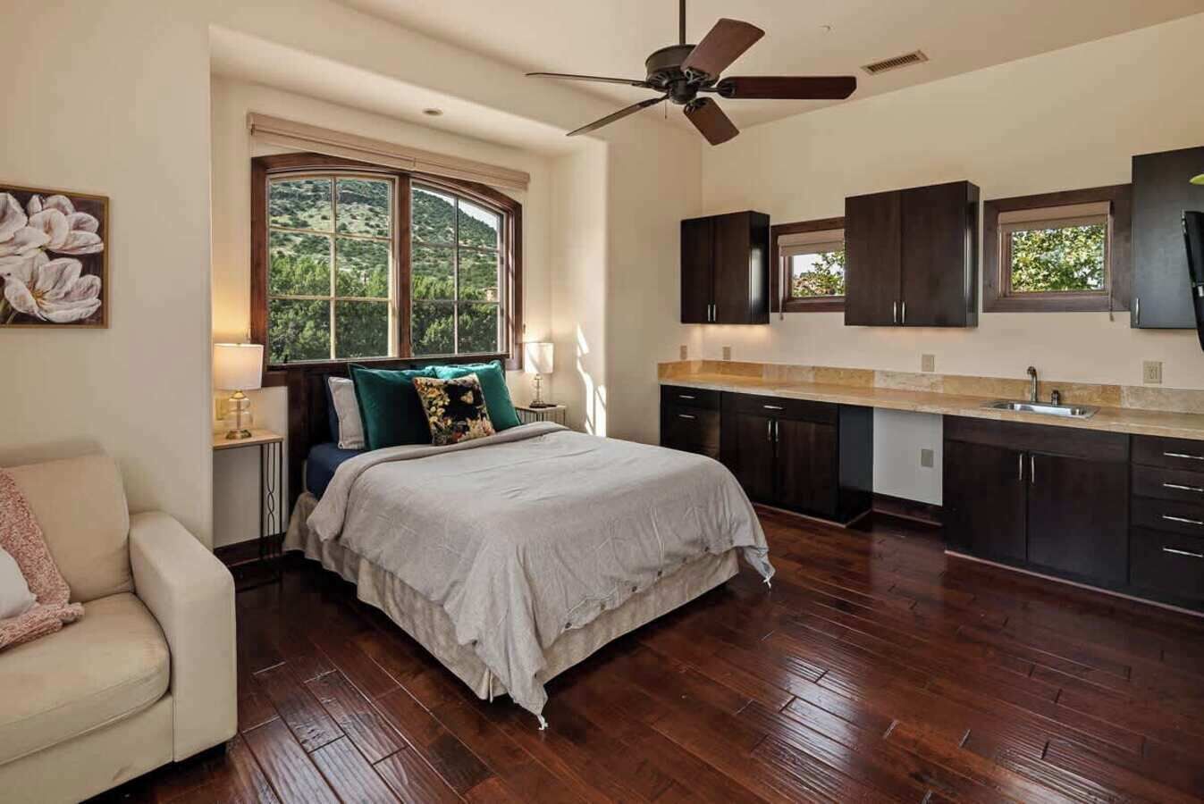 5 soverom, reiseseng for barn, wi-fi og sengetøy