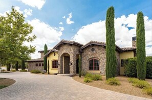 Exterior - Myrinn - Breathtaking Red Rock Panoramic with Pool (Sedona)