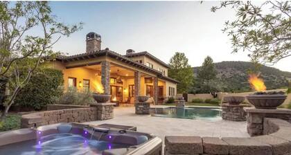 Myrinn - Breathtaking Red Rock Panoramic with Pool