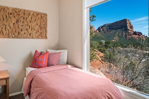 2 quartos, berço de viagem, Wi-Fi de cortesia, roupa de cama