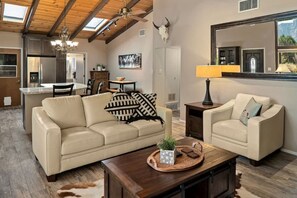 TV, fireplace, offices - Myrinn – Desert Design w/ Hot Tub & Creek Access (Sedona)