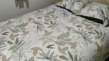 3 bedrooms, bed sheets