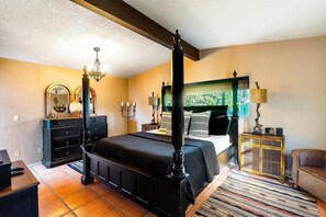 3 bedrooms, iron/ironing board, travel cot, WiFi - Myrinn – Mountain Getaway|Private Stargazing Patio (Sedona)