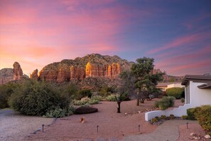 Property grounds - Myrinn – Mountain Getaway|Private Stargazing Patio (Sedona)