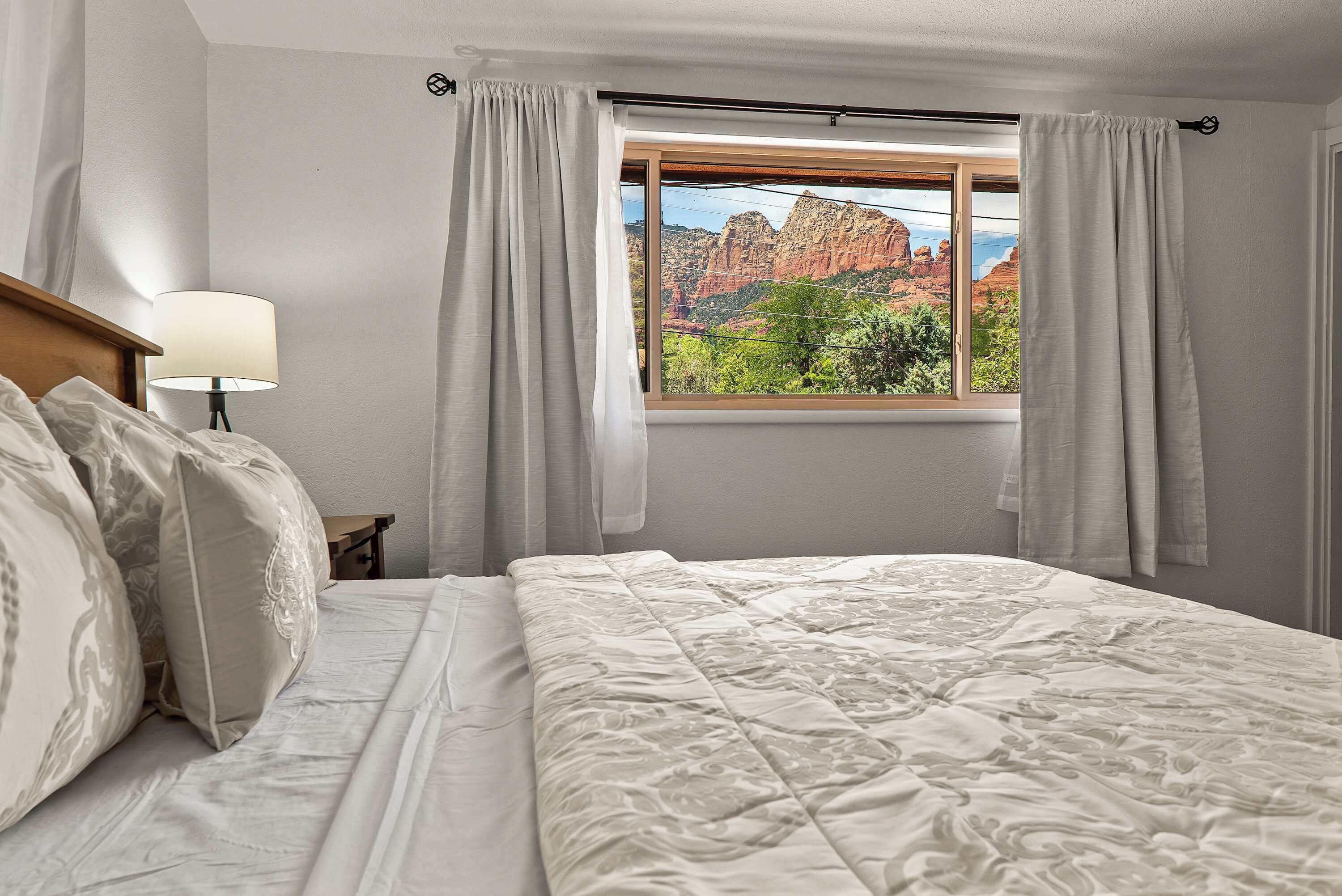 3 habitaciones, tabla de planchar con plancha, cuna de viaje y wifi 