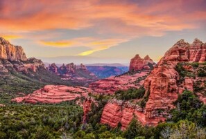 Sedona's breathtaking sunsets paint the sky with vibrant colors.