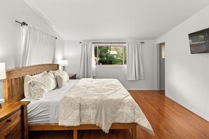 3 bedrooms, iron/ironing board, travel crib, WiFi