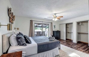 3 bedrooms, iron/ironing board, travel cot, WiFi - Myrinn – Escape w/ Amazing View, Patio & BBQ Grill (Cottonwood)