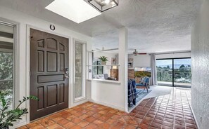 Interior - Myrinn – Escape w/ Amazing View, Patio & BBQ Grill (Cottonwood)