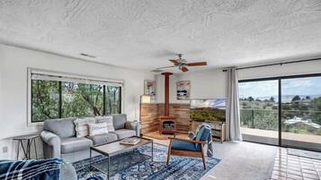 TV, peis og kontorer