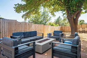 Terrace/patio - Myrinn – Pet-Friendly Retreat with Red Rock Views (Sedona)