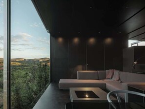 Unclassified image, 5 of 61, button