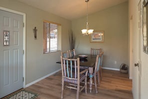Dining - Myrinn – Thunder Mountain Views, Deck & Zen Garden (Sedona)