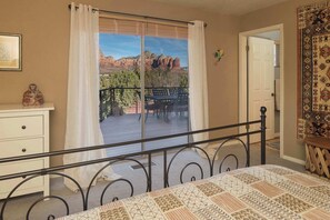 2 bedrooms, travel cot, free WiFi, bed sheets