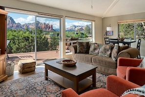 TV, offices - Myrinn – Thunder Mountain Views, Deck & Zen Garden (Sedona)