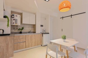 Enjoy cooking in this well-equipped kitchen with a dishwasher and water heater.