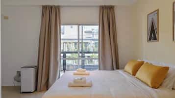 1 habitación, escritorio, tabla de planchar con plancha y wifi