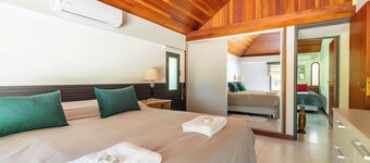 MOT + Wine Country Deluxe Villa 27 pax + Daily Cleaning
