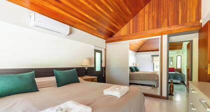 MOT + Wine Country Deluxe Villa 27 pax + Daily Cleaning