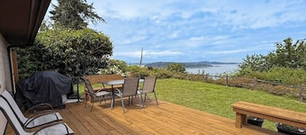 Vashon Island Home with Breathtaking views, central A/C, Gas grill, & WIFI